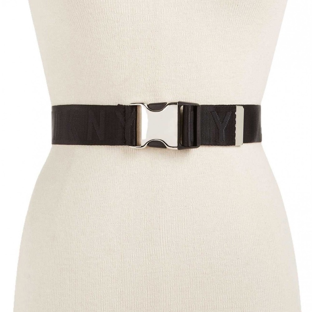 DKNY Womens Seat Belt-Buckle Logo Belt (Black, M/L)